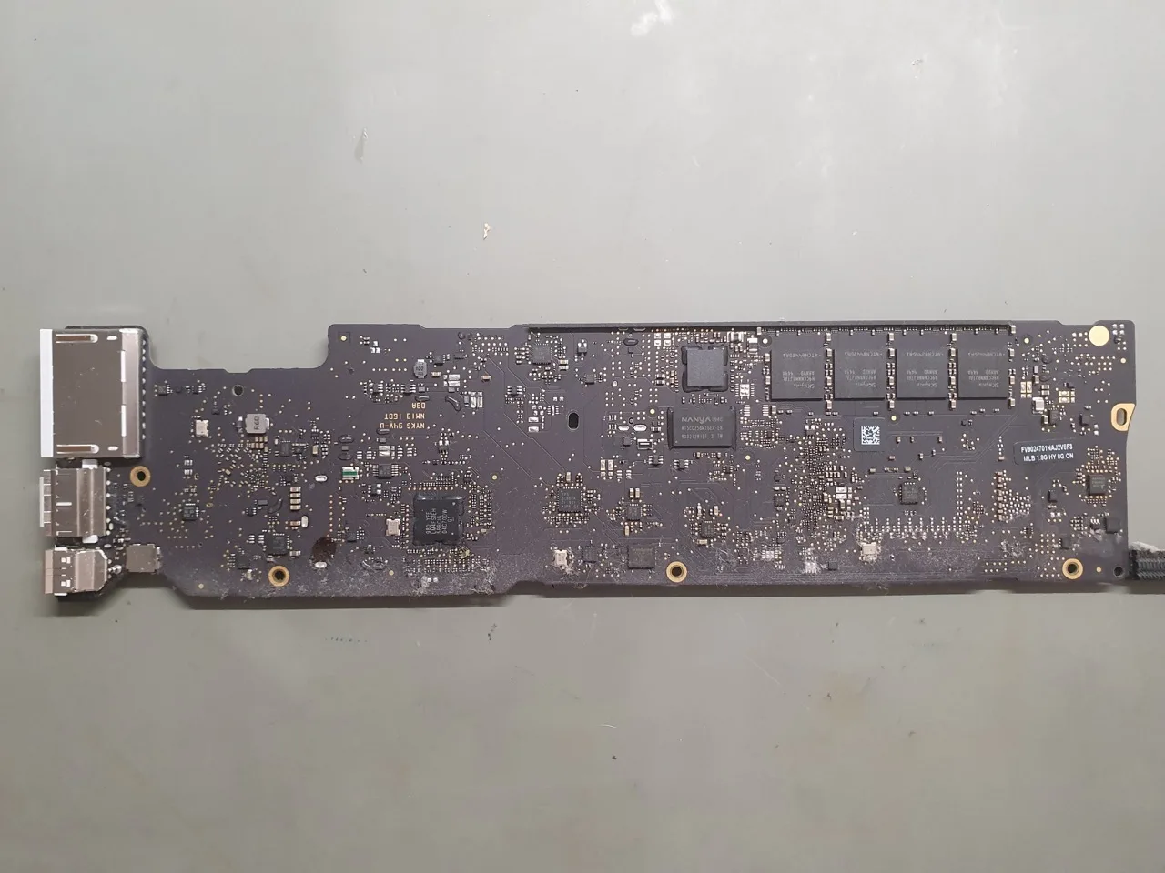 Naprawa płyty głównej MacBooka Air