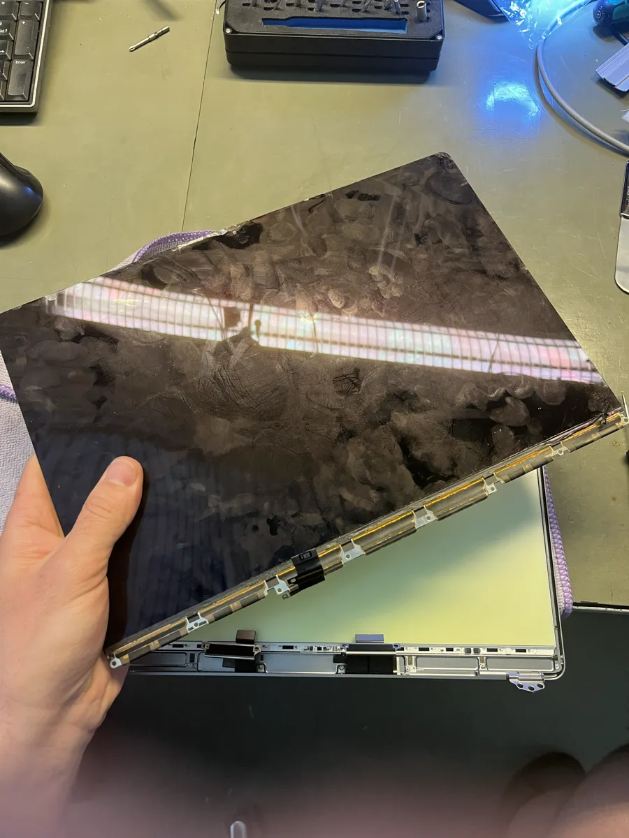 Rozwarstwianie matrycy MacBook - wymiana samej warstwy LCD