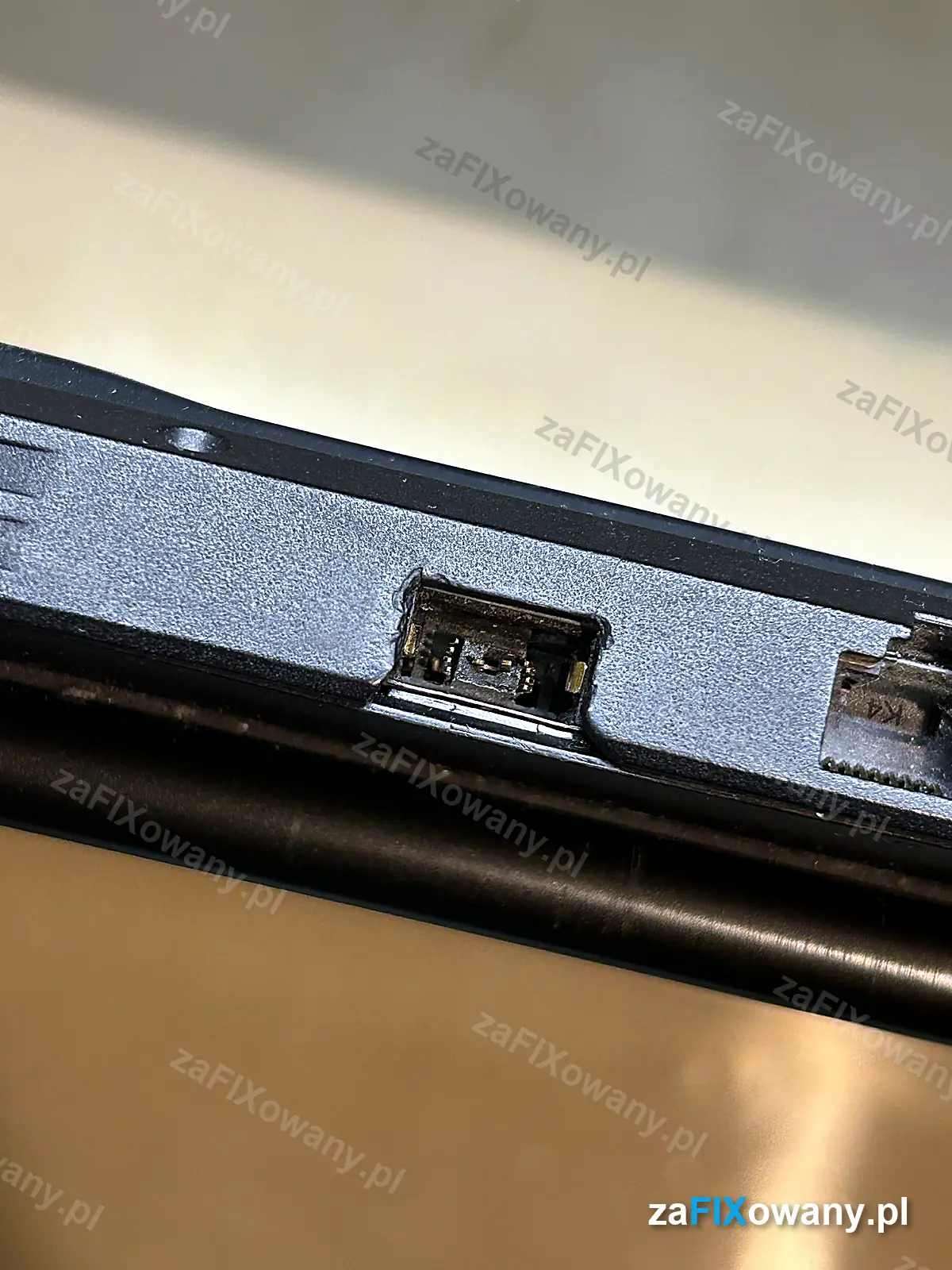 Gniazdo zasilania w bocznej ściance obudowy Lenovo Legion Y540