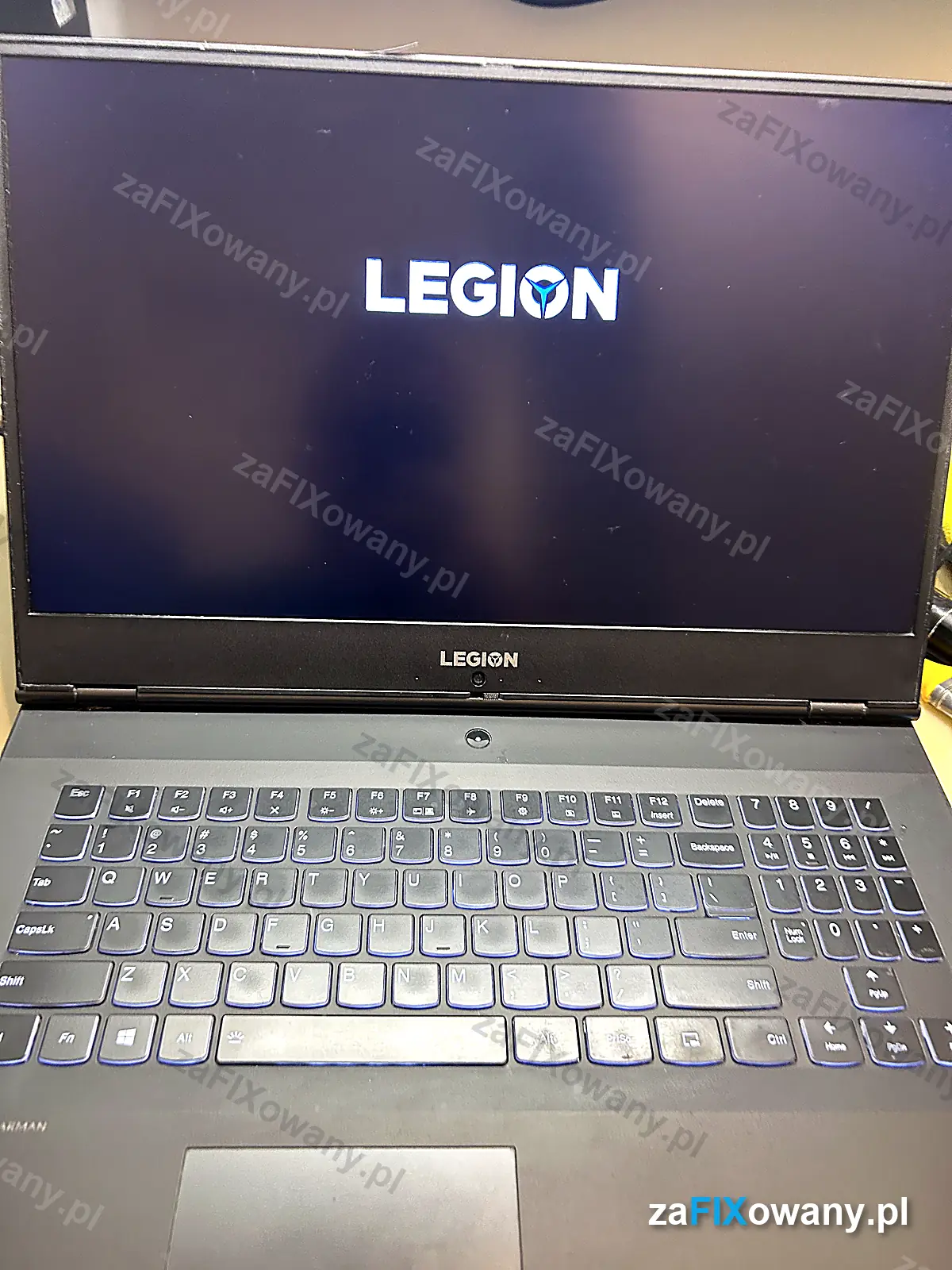 Lenovo Legion Y540 po naprawie, na ekranie logo Legion przy uruchamianiu