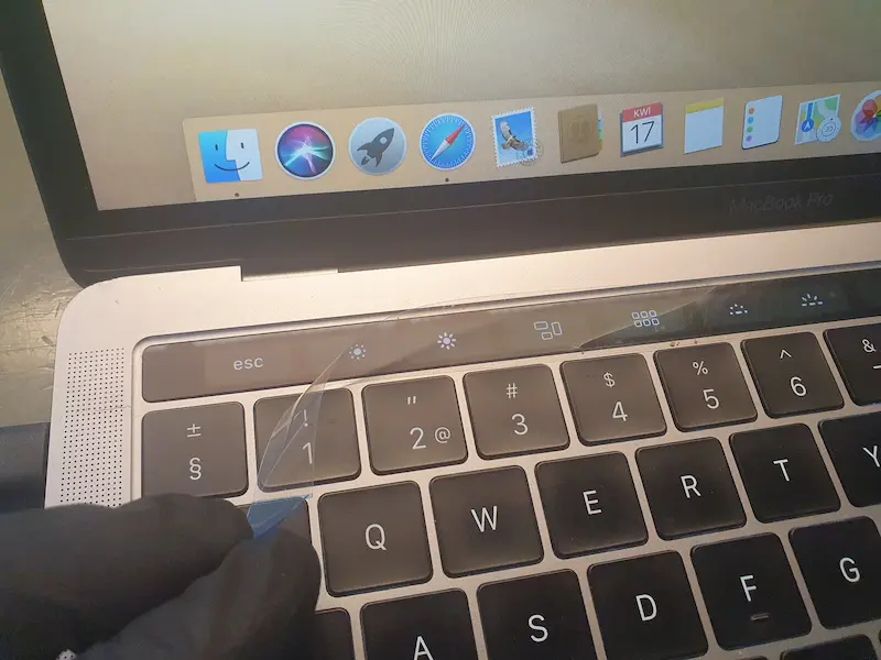 Wymiana klawiatury w laptopie MacBook Pro